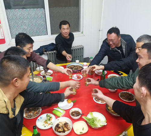 《感恩有你，“職”迎新生——北京型材拉彎盛達(dá)偉業(yè)感恩節(jié)特別聚餐》