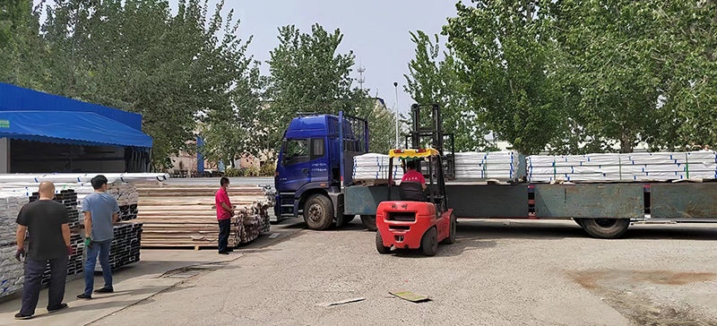 來料卸車，拉彎加工材料執(zhí)行高標準！