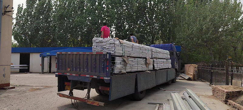 來料卸車，拉彎加工材料執(zhí)行高標準！